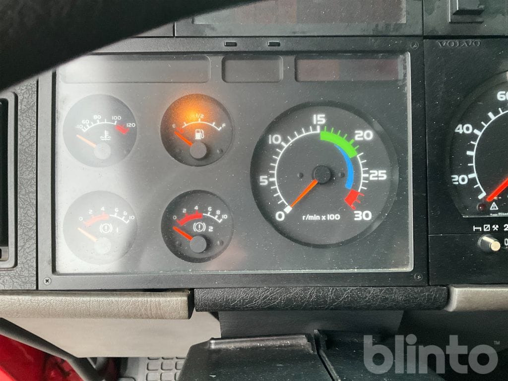 Camión multibasculante VOLVO FL 611 4X2