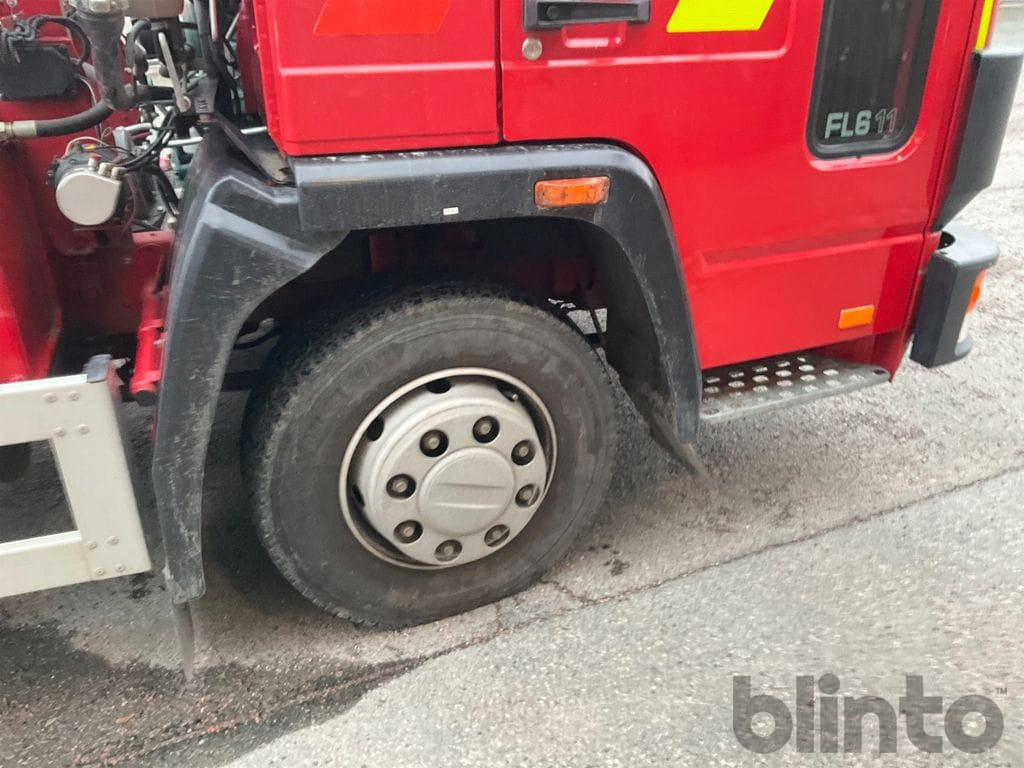 Camión multibasculante VOLVO FL 611 4X2