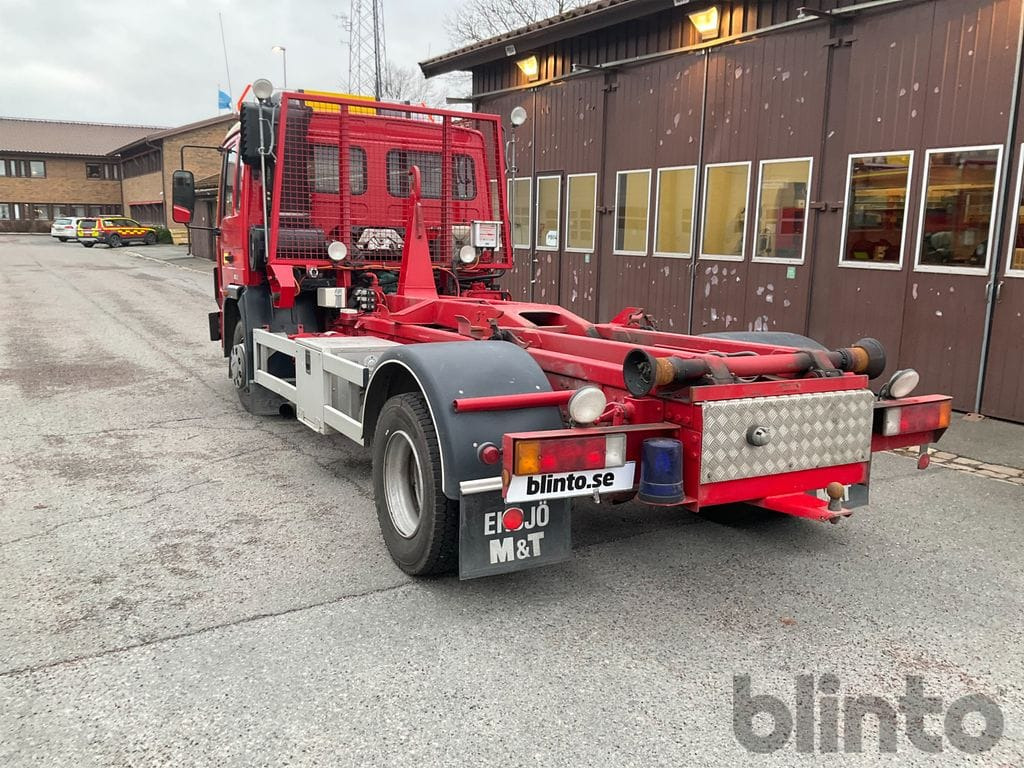 Camión multibasculante VOLVO FL 611 4X2