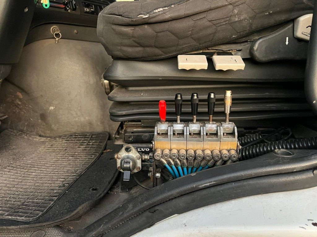 Camión multibasculante VOLVO FM12 420 SCARRABILE 6X2