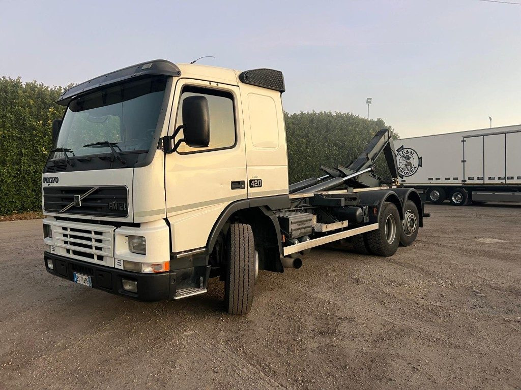 Camión multibasculante VOLVO FM12 420 SCARRABILE 6X2