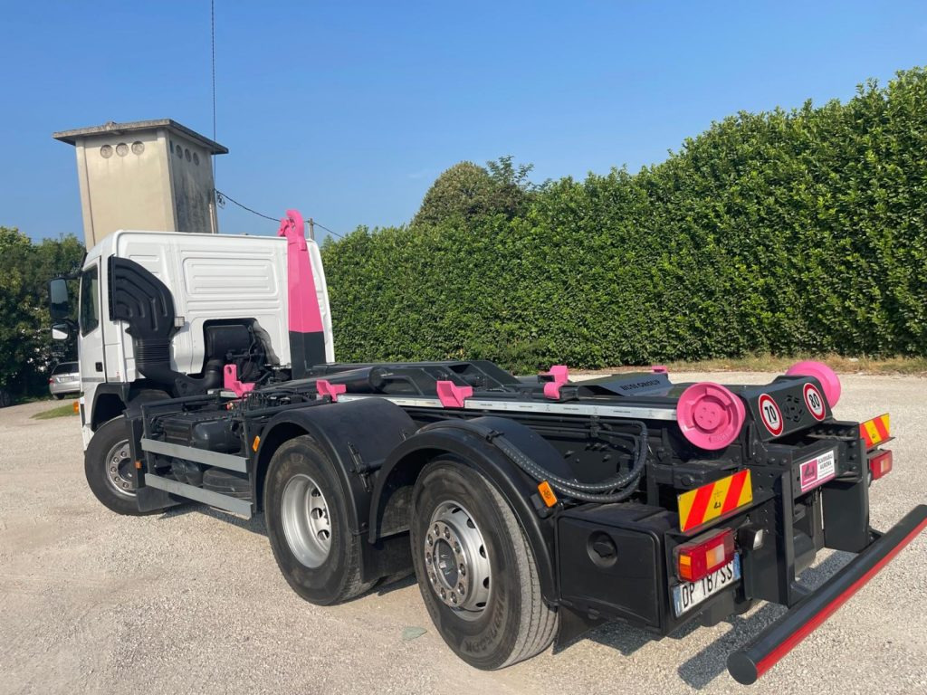 Camión multibasculante VOLVO FM9 SCARRABILE