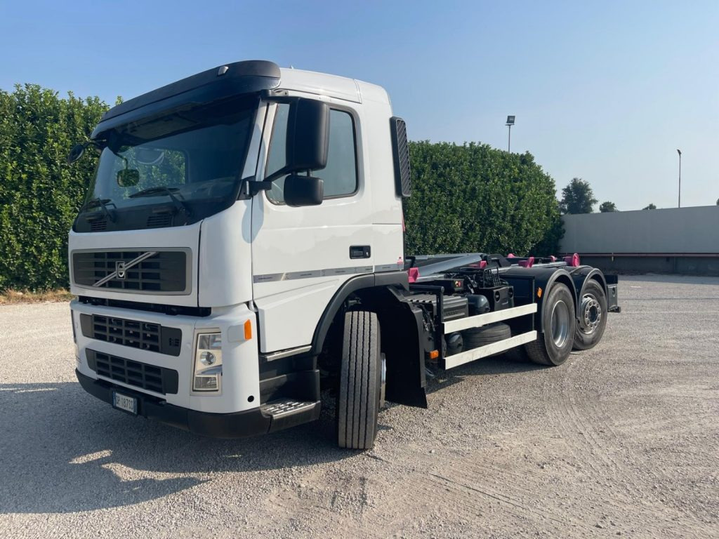 Camión multibasculante VOLVO FM9 SCARRABILE