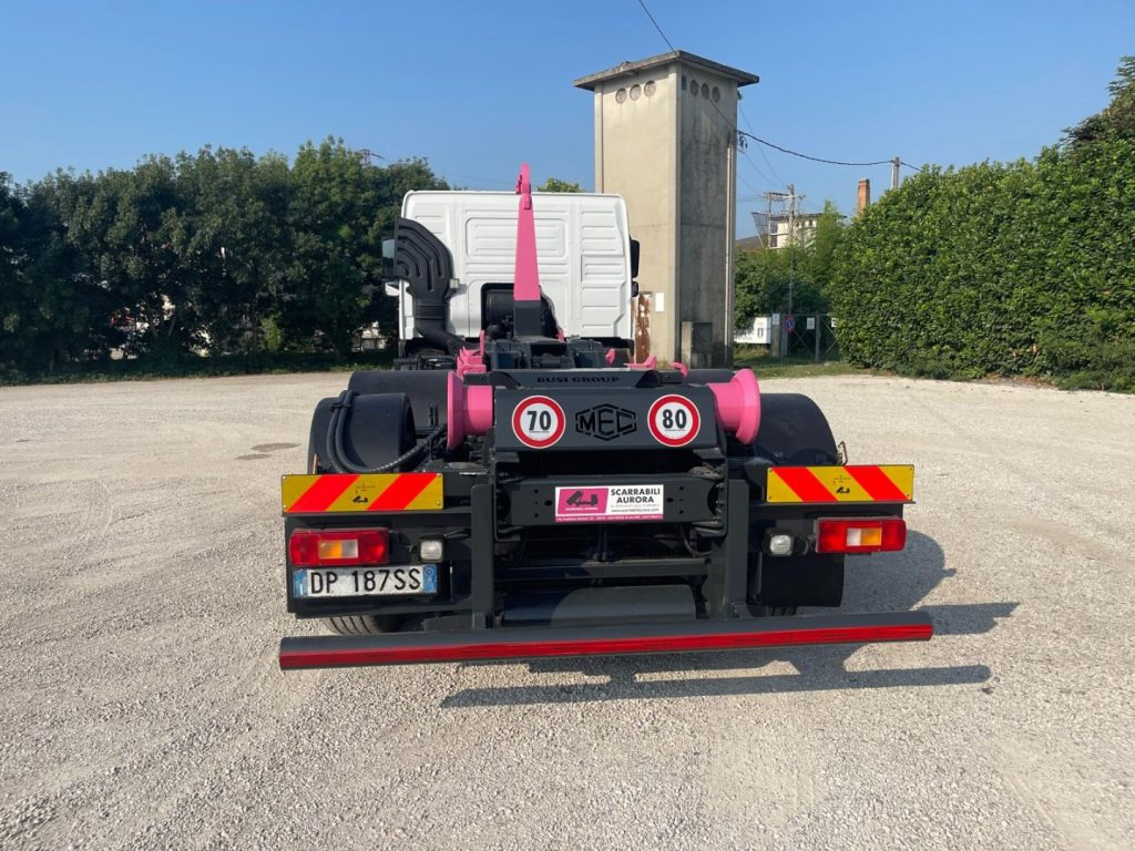 Camión multibasculante VOLVO FM9 SCARRABILE