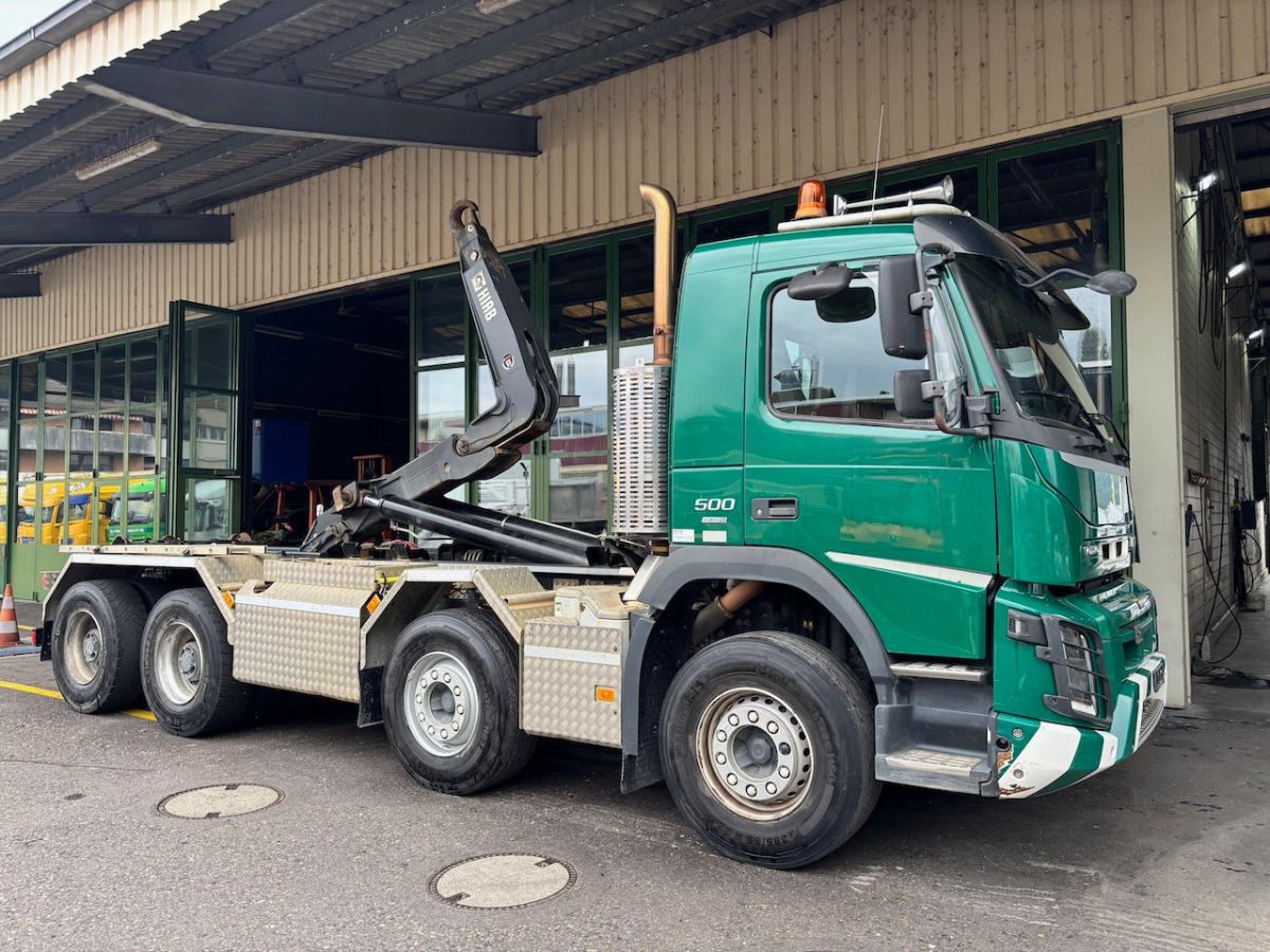 Camión multibasculante VOLVO FMX-500    8x4R
