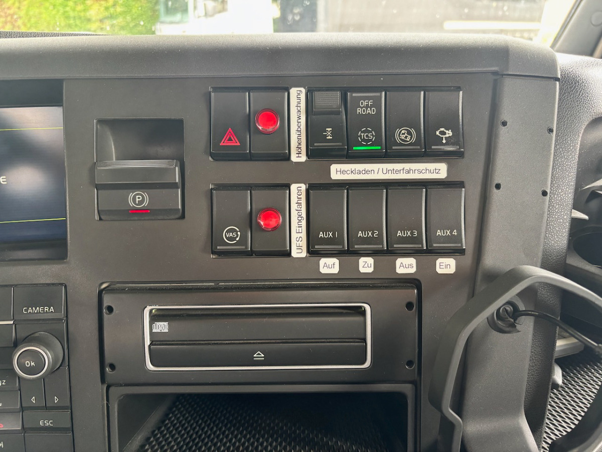 Camión multibasculante VOLVO FMX-500    8x4R
