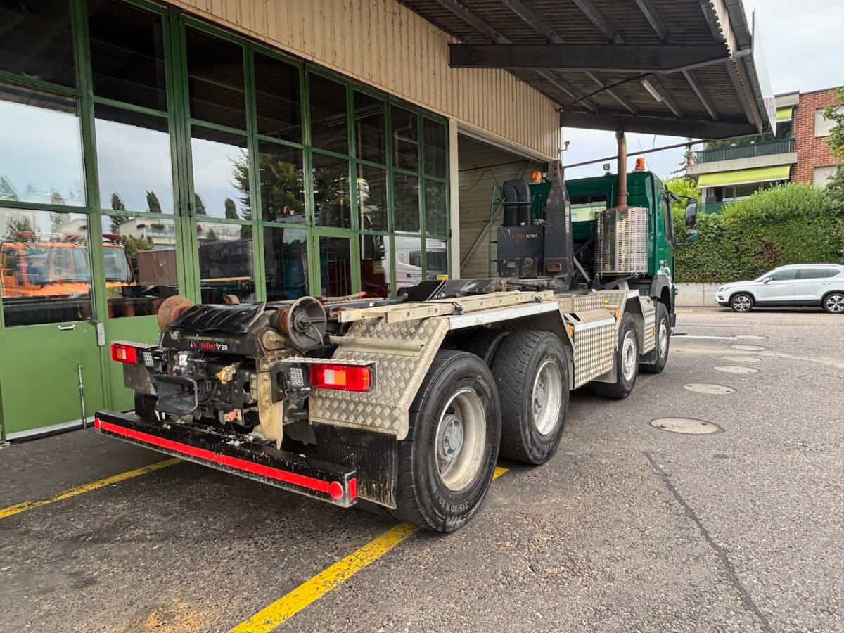 Camión multibasculante VOLVO FMX-500    8x4R