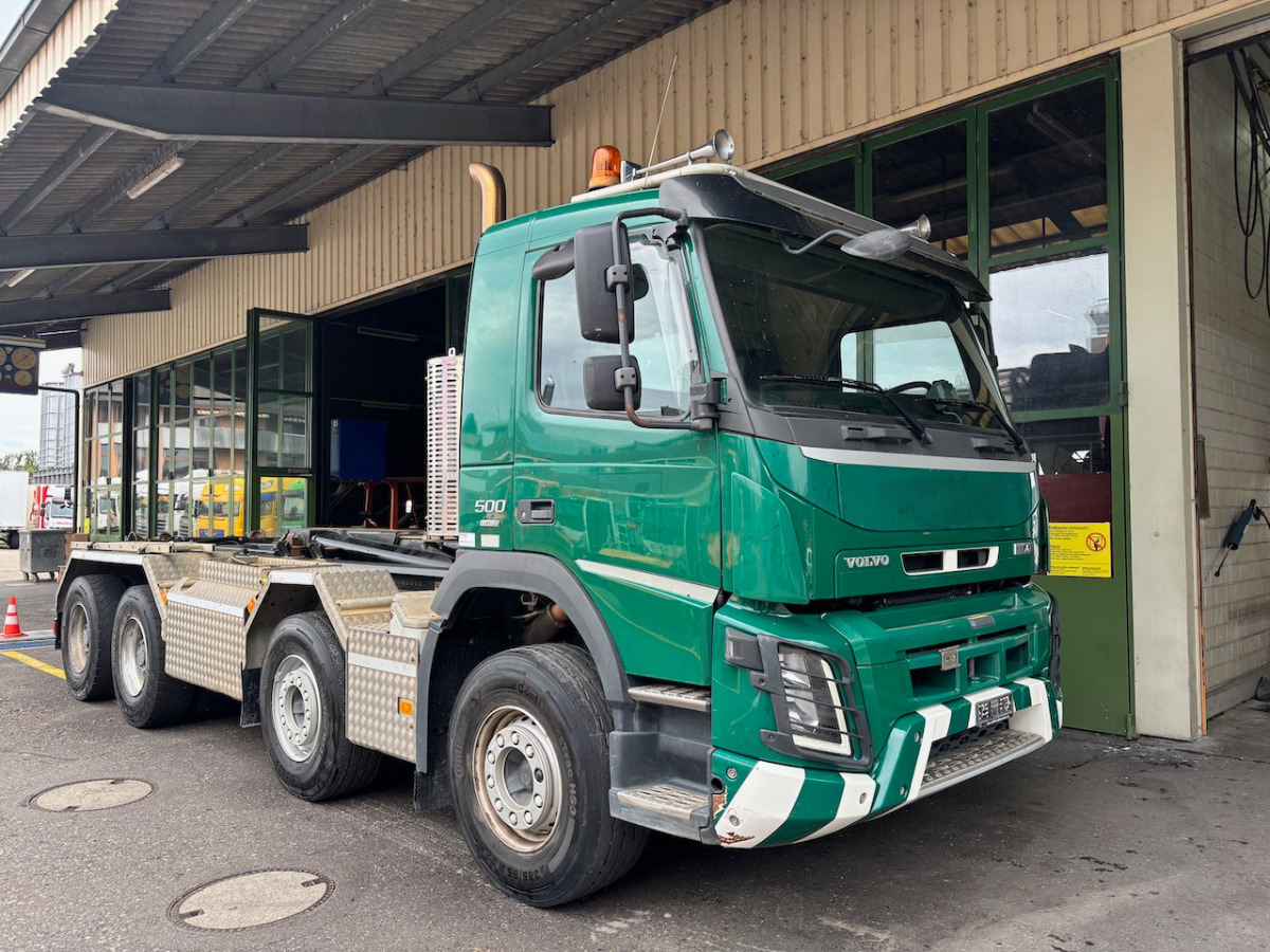 Camión multibasculante VOLVO FMX-500    8x4R