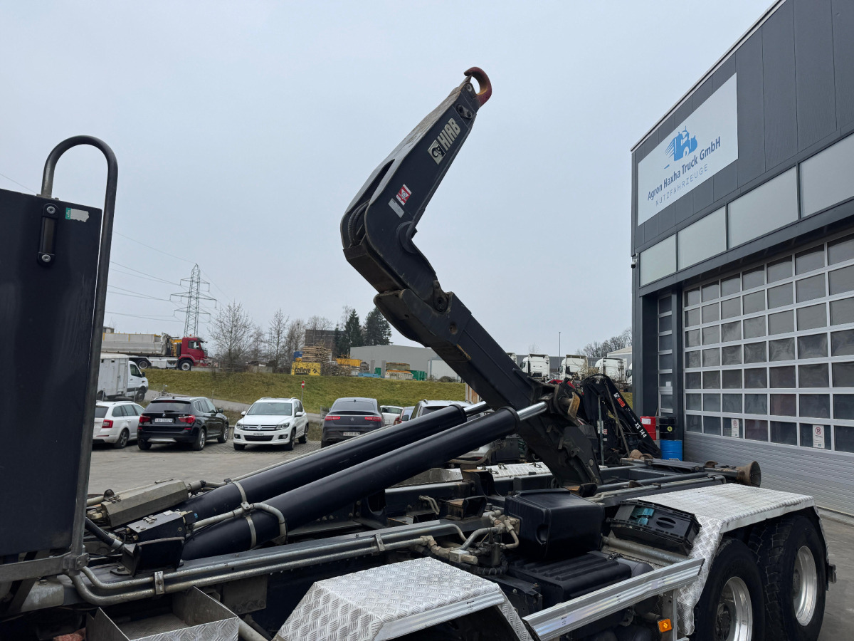 Camión multibasculante VOLVO FMX-500 8x4 Hiab 26T