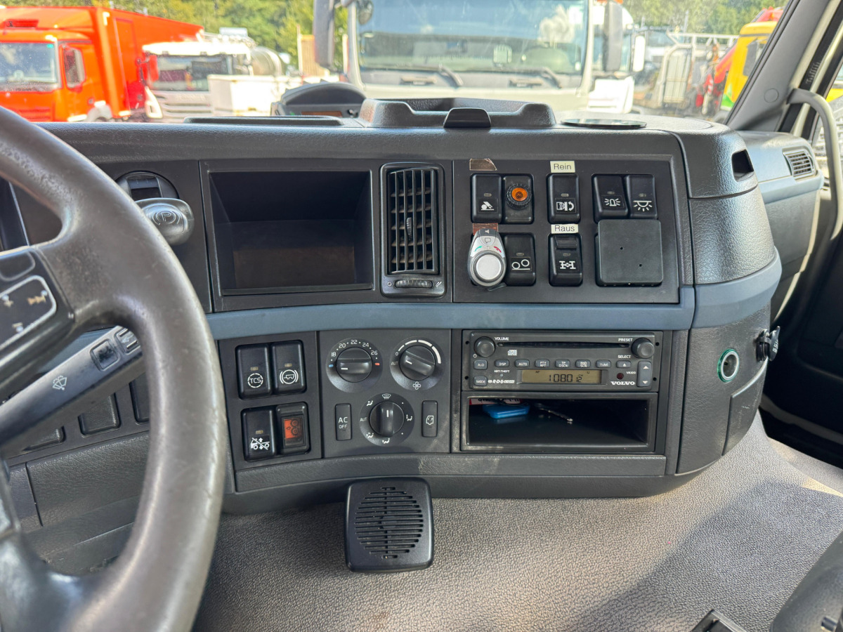 Camión multibasculante VOLVO FM-440 8x4 Hiab 25T AHK