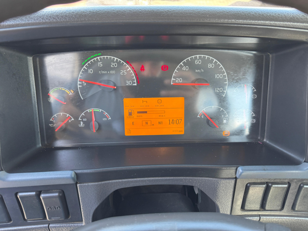 Camión multibasculante VOLVO FM-440 8x4 Hiab 25T AHK