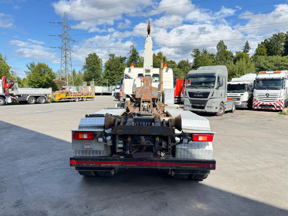 Camión multibasculante VOLVO FM-440 8x4 Hiab 25T AHK