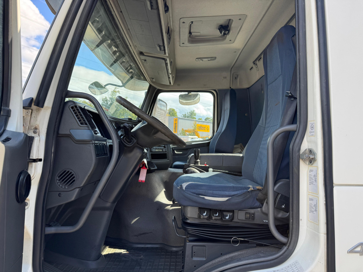 Camión multibasculante VOLVO FM-440 8x4 Hiab 25T AHK