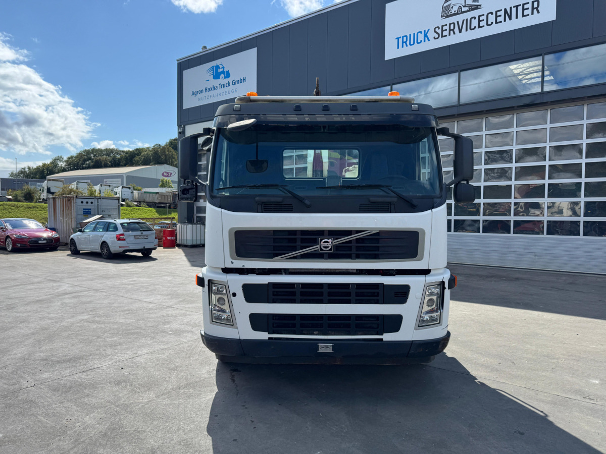 Camión multibasculante VOLVO FM-440 8x4 Hiab 25T AHK