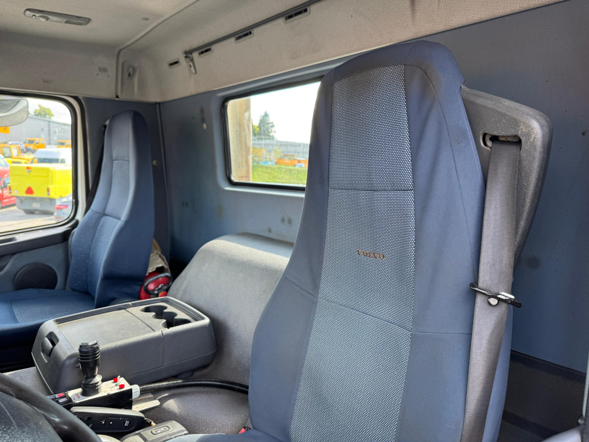 Camión multibasculante VOLVO FM-440 8x4 Hiab 25T AHK