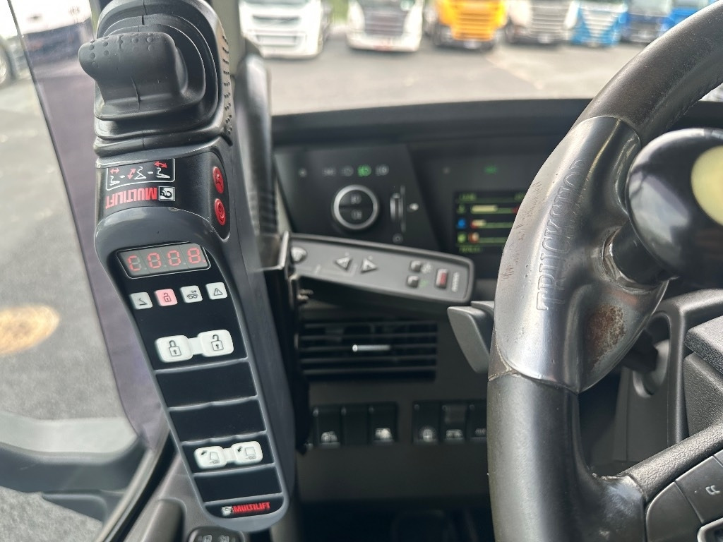 Camión multibasculante Volvo FH13 540 6x2 Manuaali