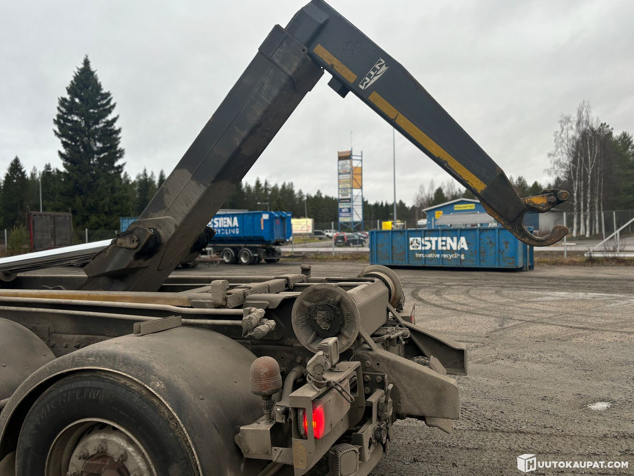 Camión multibasculante Volvo FH16 hooklift truck. 2010, Kalajoki