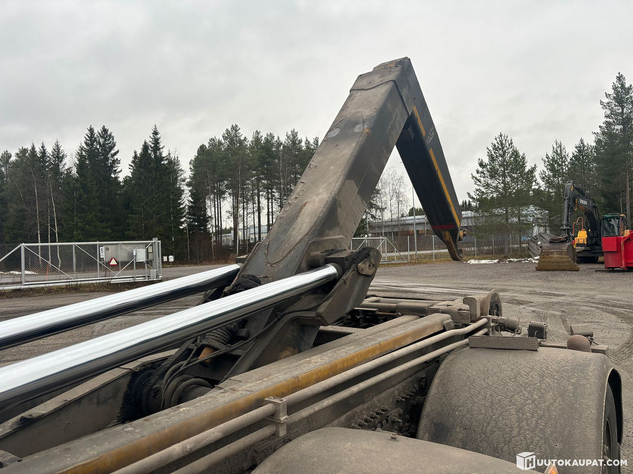 Camión multibasculante Volvo FH16 hooklift truck. 2010, Kalajoki