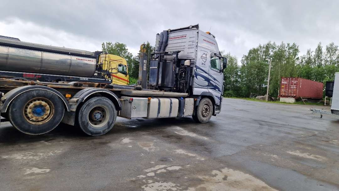 Camión multibasculante Volvo FH6X2-Krokbil med hydraulisk brøyteutstyr