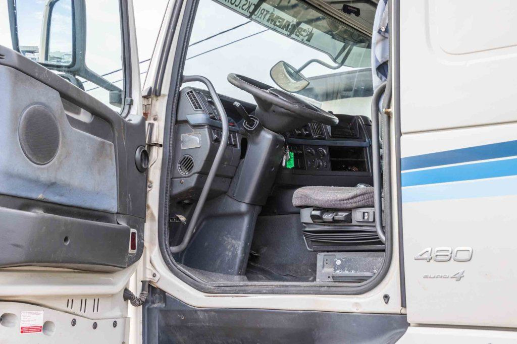 Camión multibasculante Volvo FH 480 6x2 Emelőhorgos