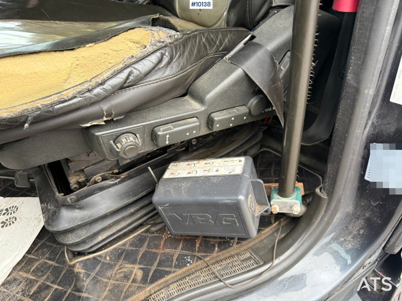 Camión multibasculante Volvo FH 8X4 Hook truck with plow and salt spreader