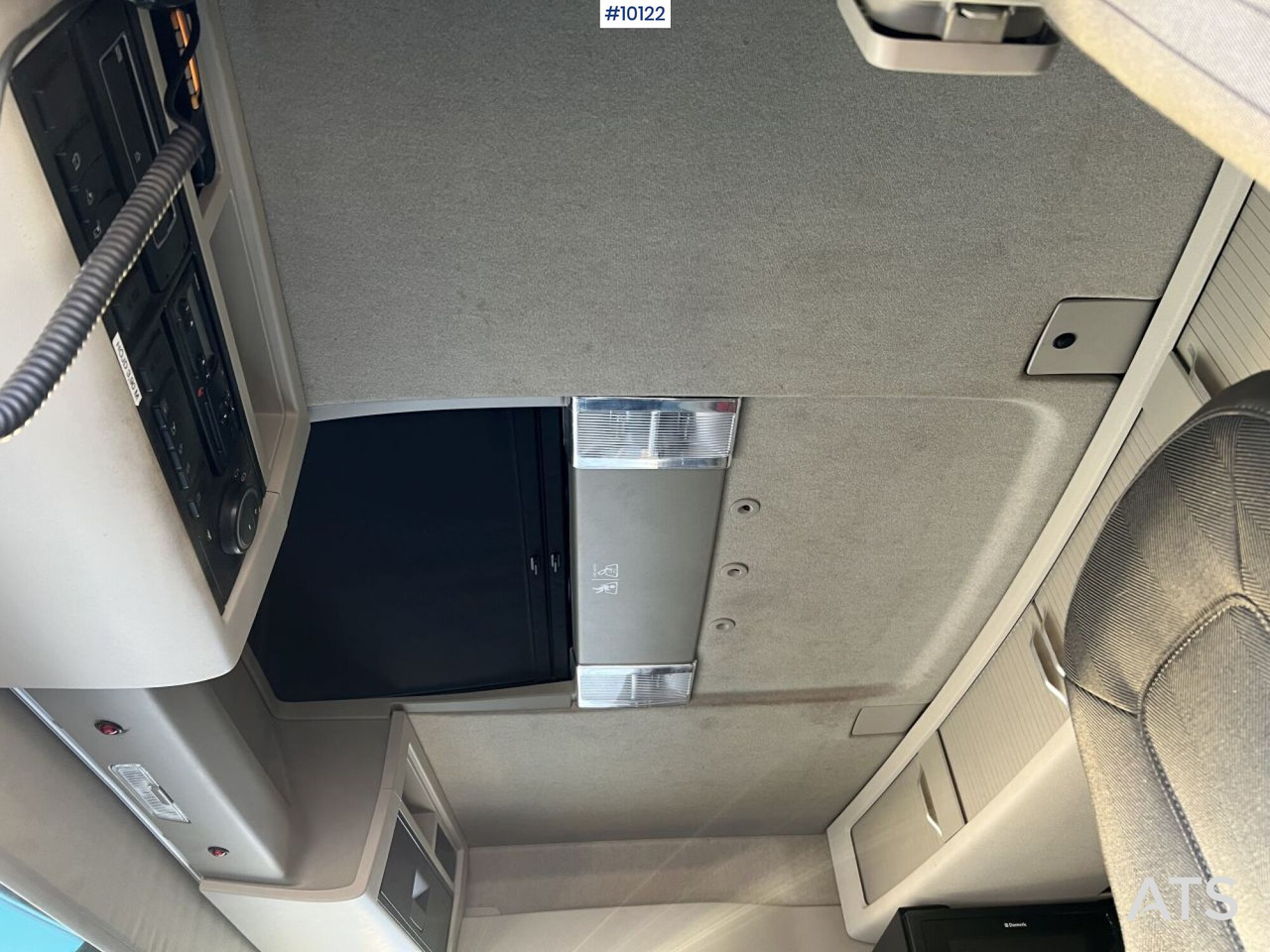 Camión multibasculante Volvo FH 8*4 Tridem Hooklift with flatbed