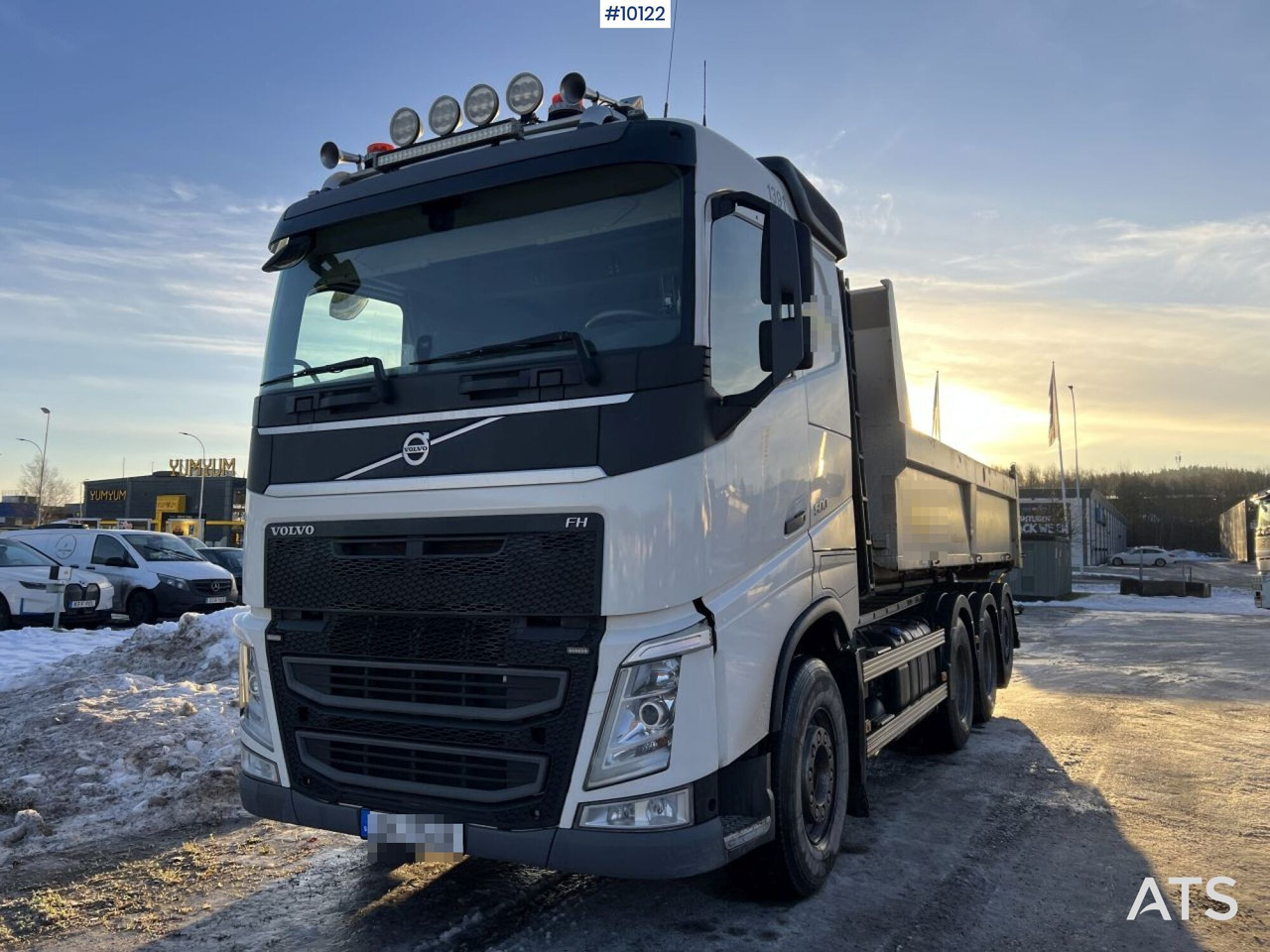 Camión multibasculante Volvo FH 8*4 Tridem Hooklift with flatbed