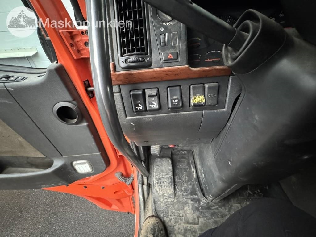 Camión multibasculante Volvo FH 8*4 Tridem lastväxlare