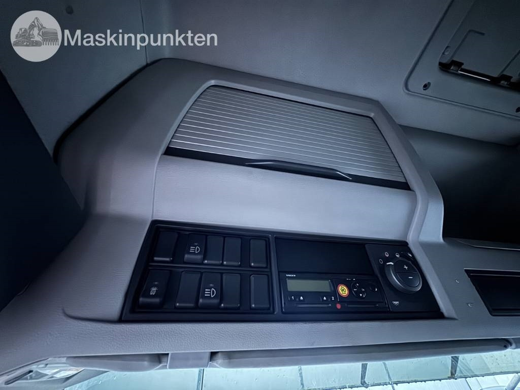 Camión multibasculante Volvo FH 8*4 Tridem lastväxlare