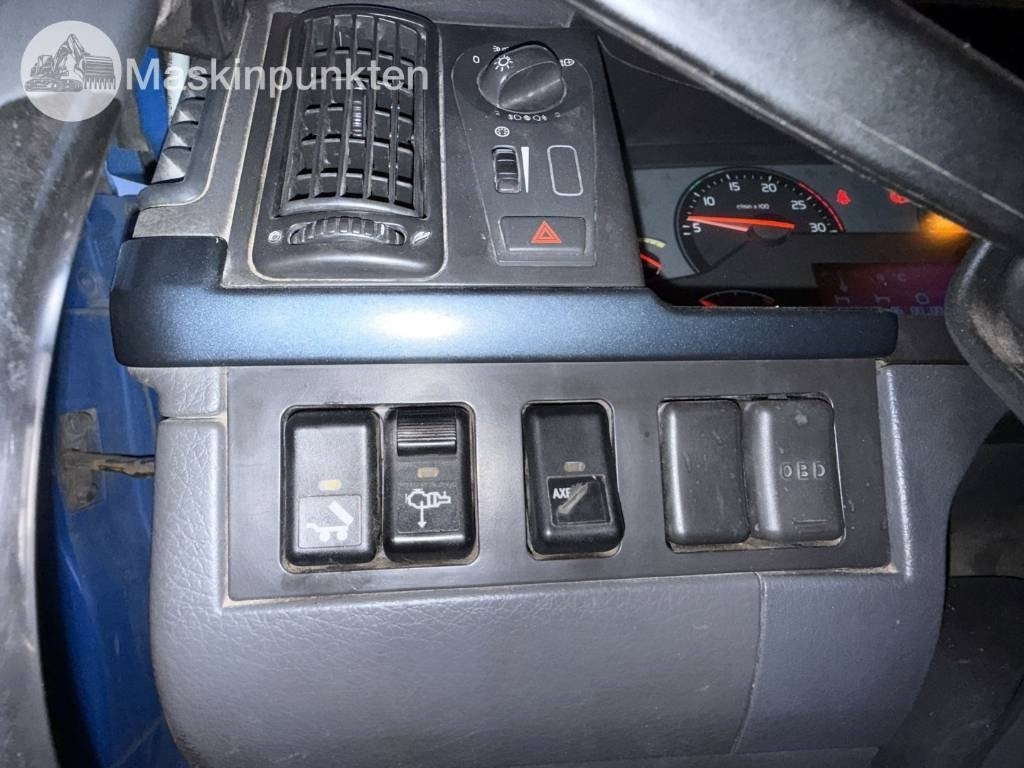 Camión multibasculante Volvo FH lastväxlare med flak