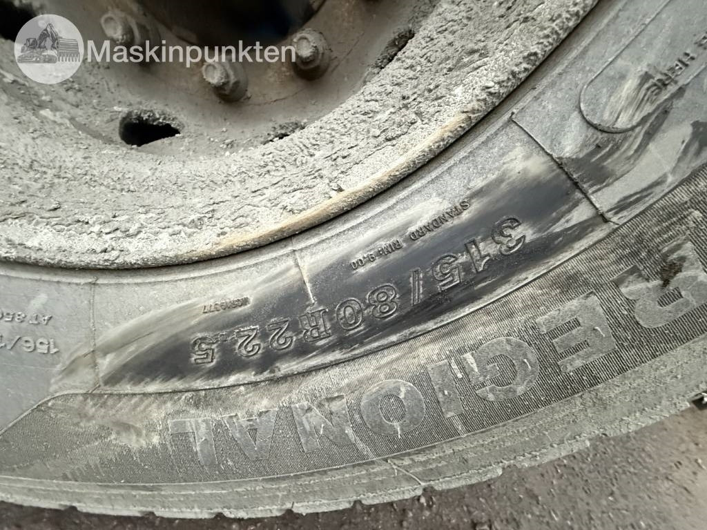 Camión multibasculante Volvo FH lastväxlare med flak