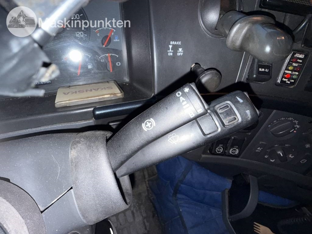 Camión multibasculante Volvo FH lastväxlare med flak