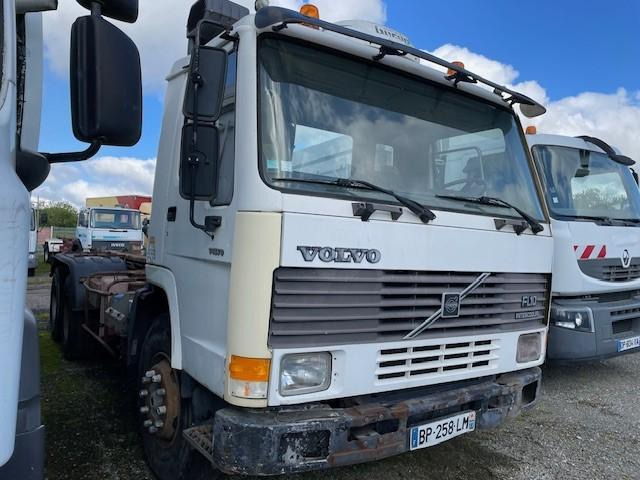 Camión multibasculante Volvo FL10