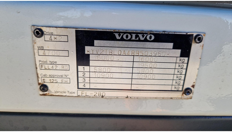 Camión multibasculante Volvo FL280 4X2 HMF 1560 + platform