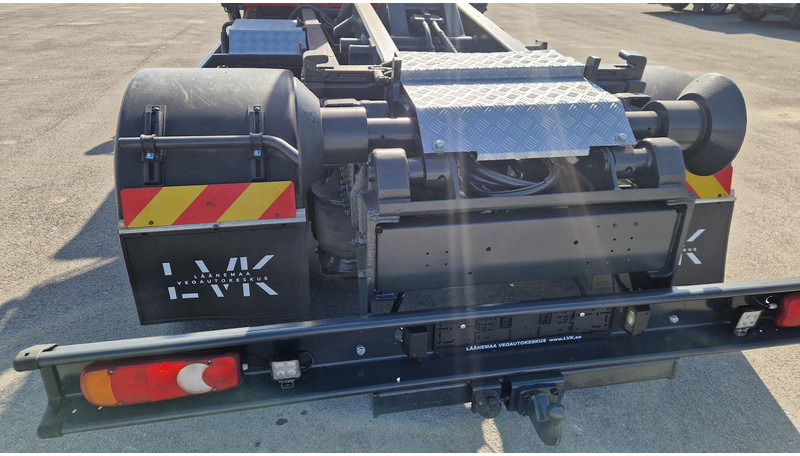 Camión multibasculante Volvo FL280 4X2 HMF 1560 + platform