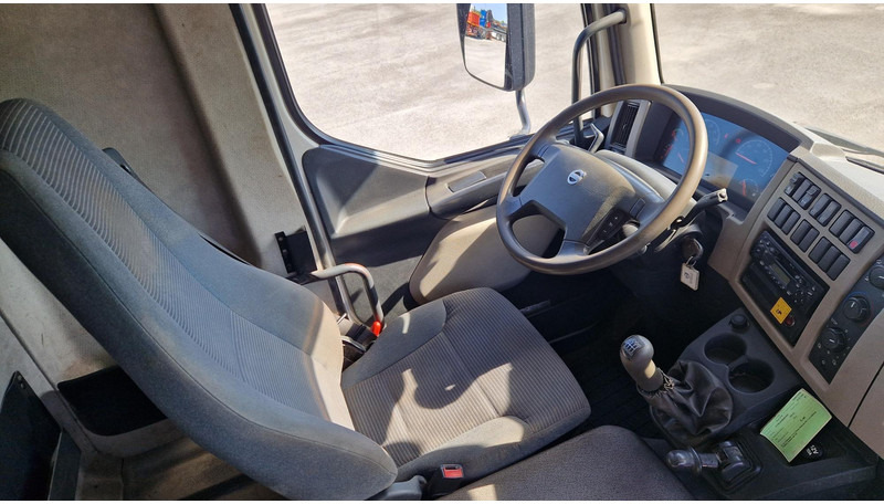 Camión multibasculante Volvo FL280 4X2 HMF 1560 + platform