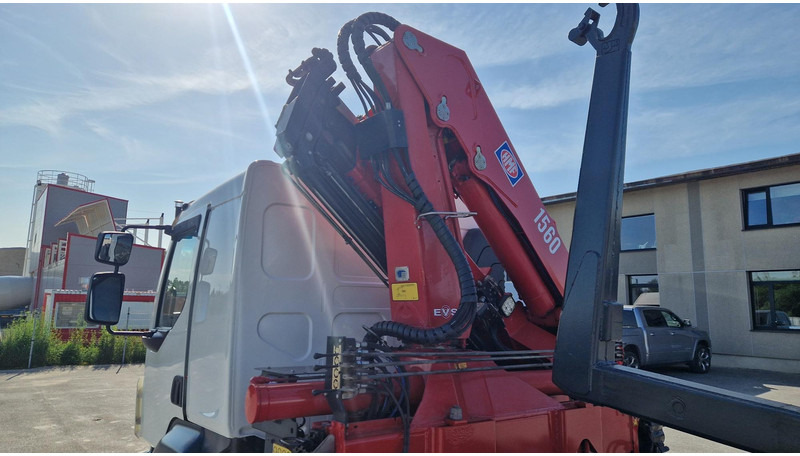 Camión multibasculante Volvo FL280 4X2 HMF 1560 + platform