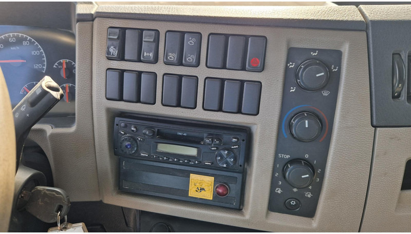 Camión multibasculante Volvo FL280 4X2 HMF 1560 + platform