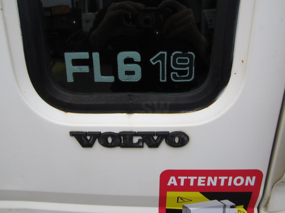 Camión multibasculante Volvo FL6 19
