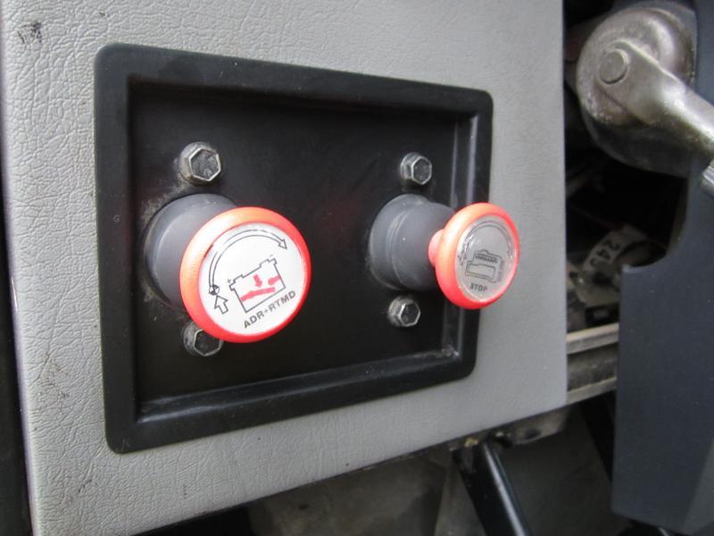 Camión multibasculante Volvo FL6 19