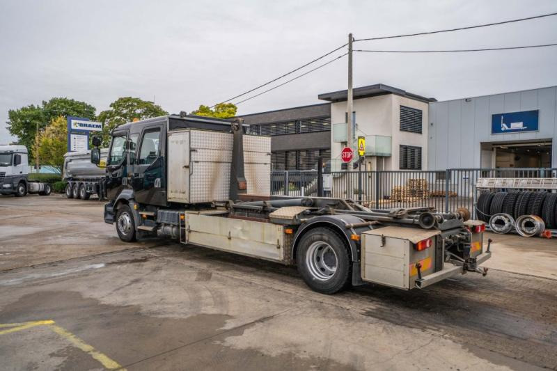 Camión multibasculante Volvo FL 240- 7p. + PALIFT