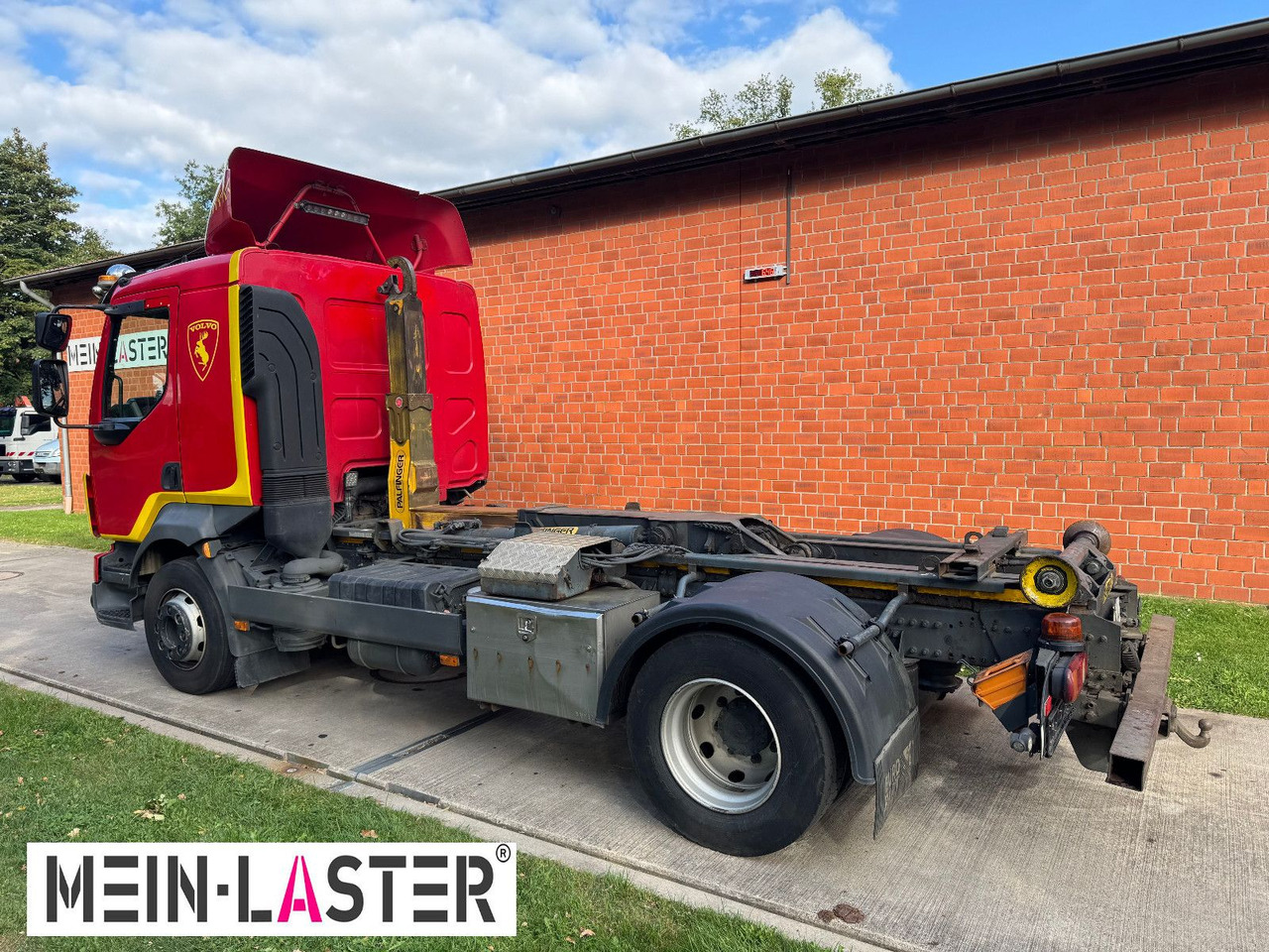 Camión multibasculante Volvo FL 250 Palfinger T10Duo City + StandardContainer