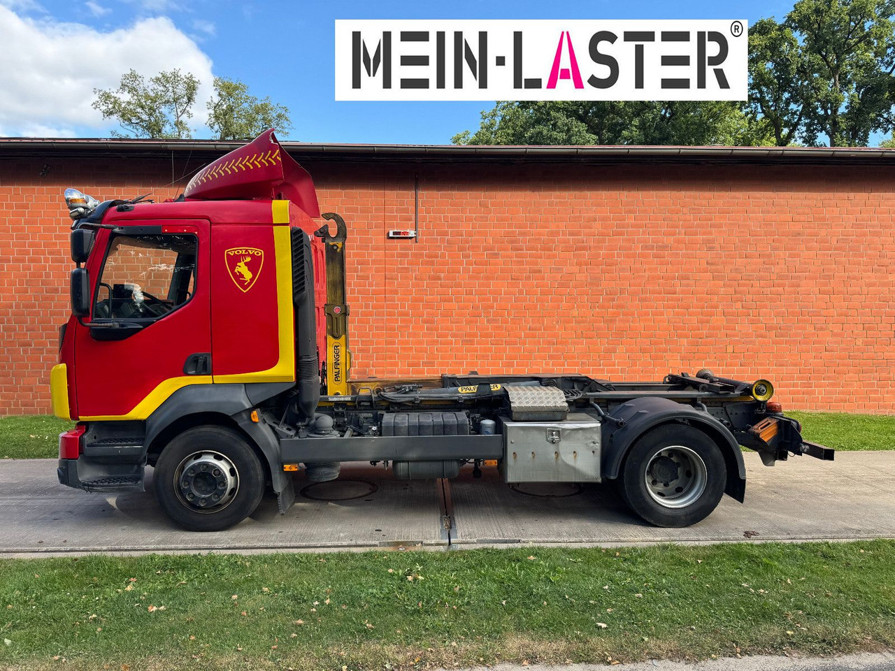 Camión multibasculante Volvo FL 250 Palfinger T10Duo City + StandardContainer