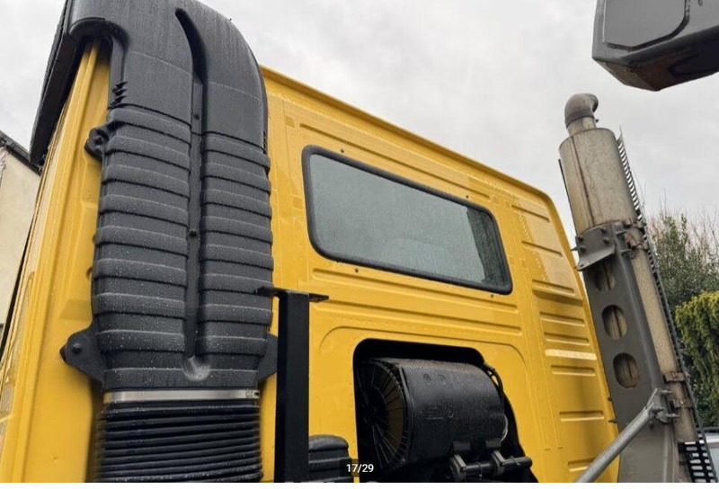 Camión multibasculante Volvo FM12 6x6 Hook lift