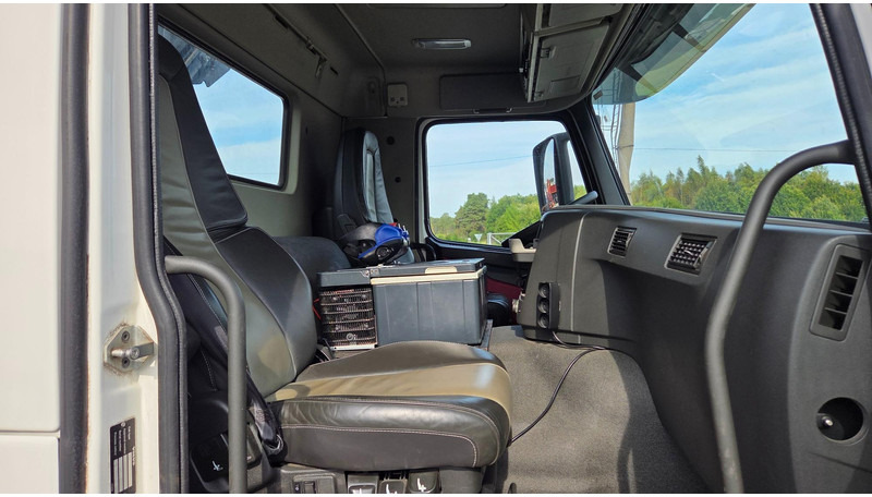 Camión multibasculante Volvo FM330 6X2*4