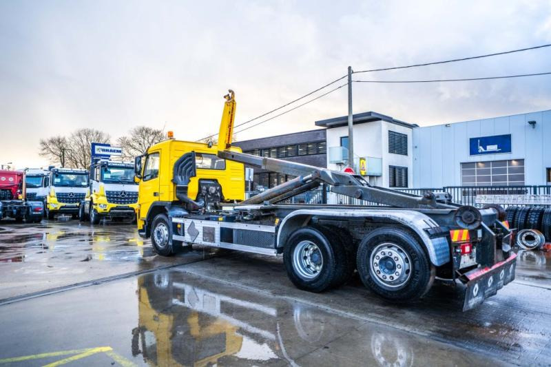 Camión multibasculante Volvo FM400-6x2-E5 + VDL 20 T.