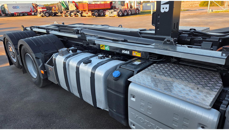 Camión multibasculante Volvo FM410 6X2*4