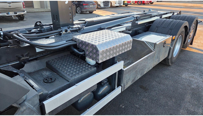 Camión multibasculante Volvo FM410 6X2*4