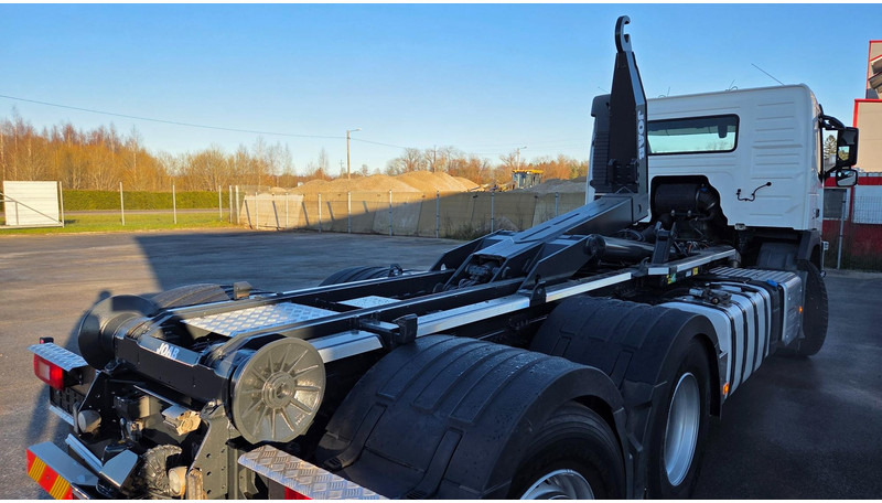 Camión multibasculante Volvo FM410 6X2*4