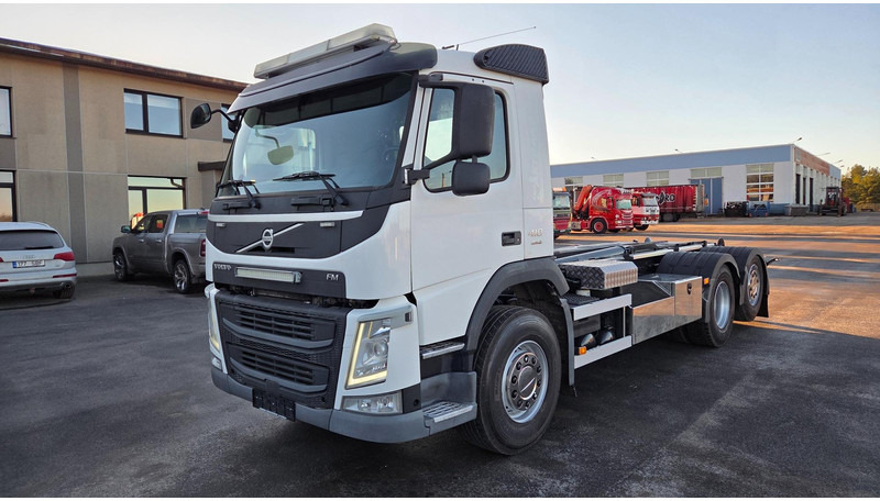Camión multibasculante Volvo FM410 6X2*4